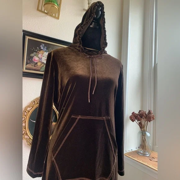 Vintage long sleeve velour dress with kangaroo pocket + drawstring hoodie - Picture 5 of 13